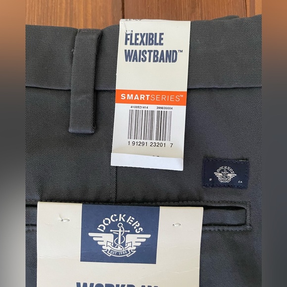 NWT DOCKERS Workday Khaki Classic Fit - Picture 2 of 8